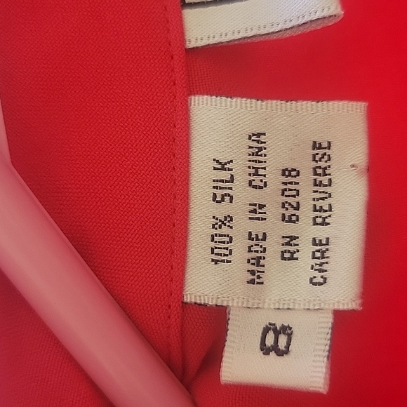 RAFAELLA Red Wrap-Style Professional Blousse, Size 8. 100% Silk - Picture 5 of 6